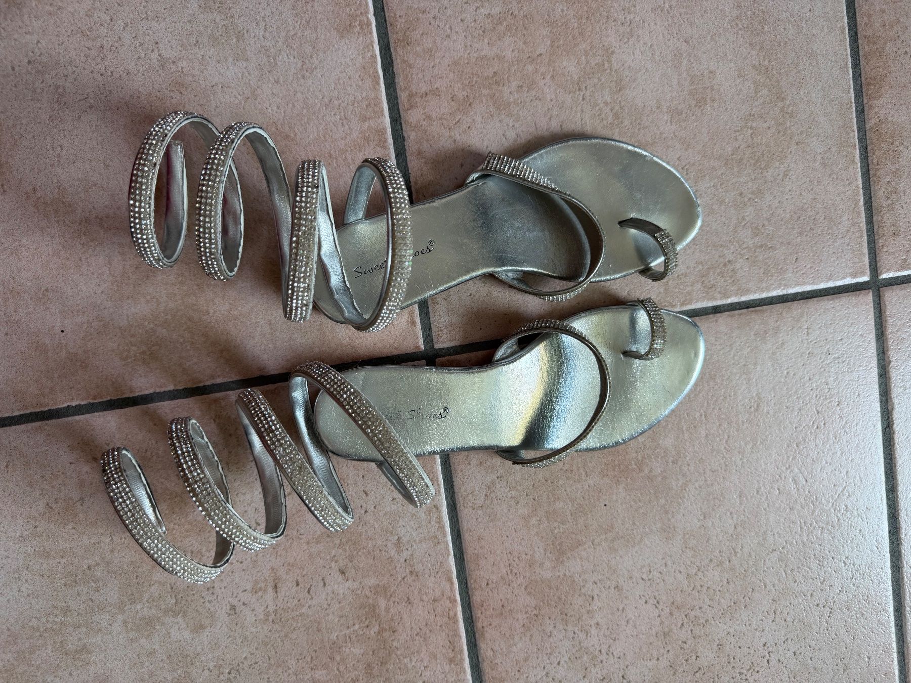 Scarpe da donna: Strass Römer Sandalen echt geil  37 – Usato da Melide venduto da fashiono5 3