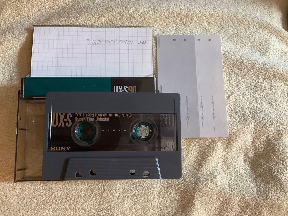 Sony UX-S 90 (2001) - AUDIO KASEČIŲ PARDUOTUVĖ