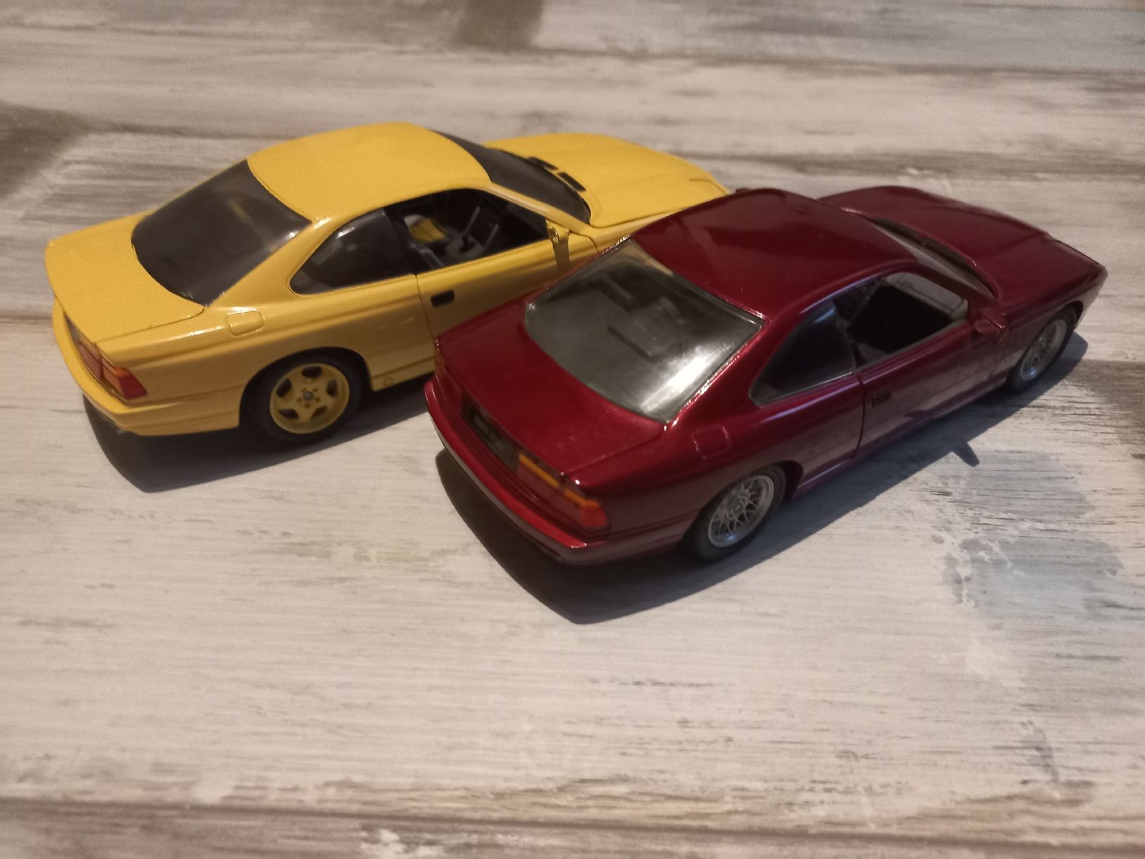 Revell Modellautos: 2x BMW 850 1/18 Revell – Gebraucht aus Attalens von remy_s00 3
