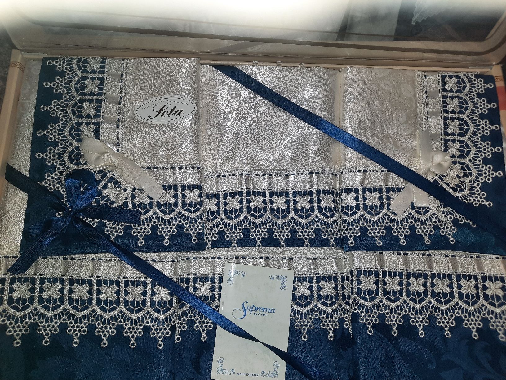 Couvertures: corredo letto in SETA – Neuf avec emballage d'origine à Biasca par Old_6blh