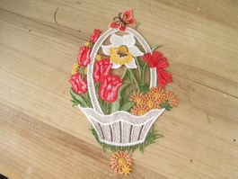 Plauener Spitze Fensterbild Stickerei Blumenkorb Osterglocke