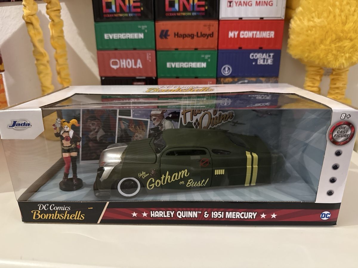 Jada Toys Modellini d'auto: DC Comics Bombshells Harley Quinn 1951 Mercury Figur NEU – Nuovo e nell'imballaggio originale da Basel venduto da Zomeg
