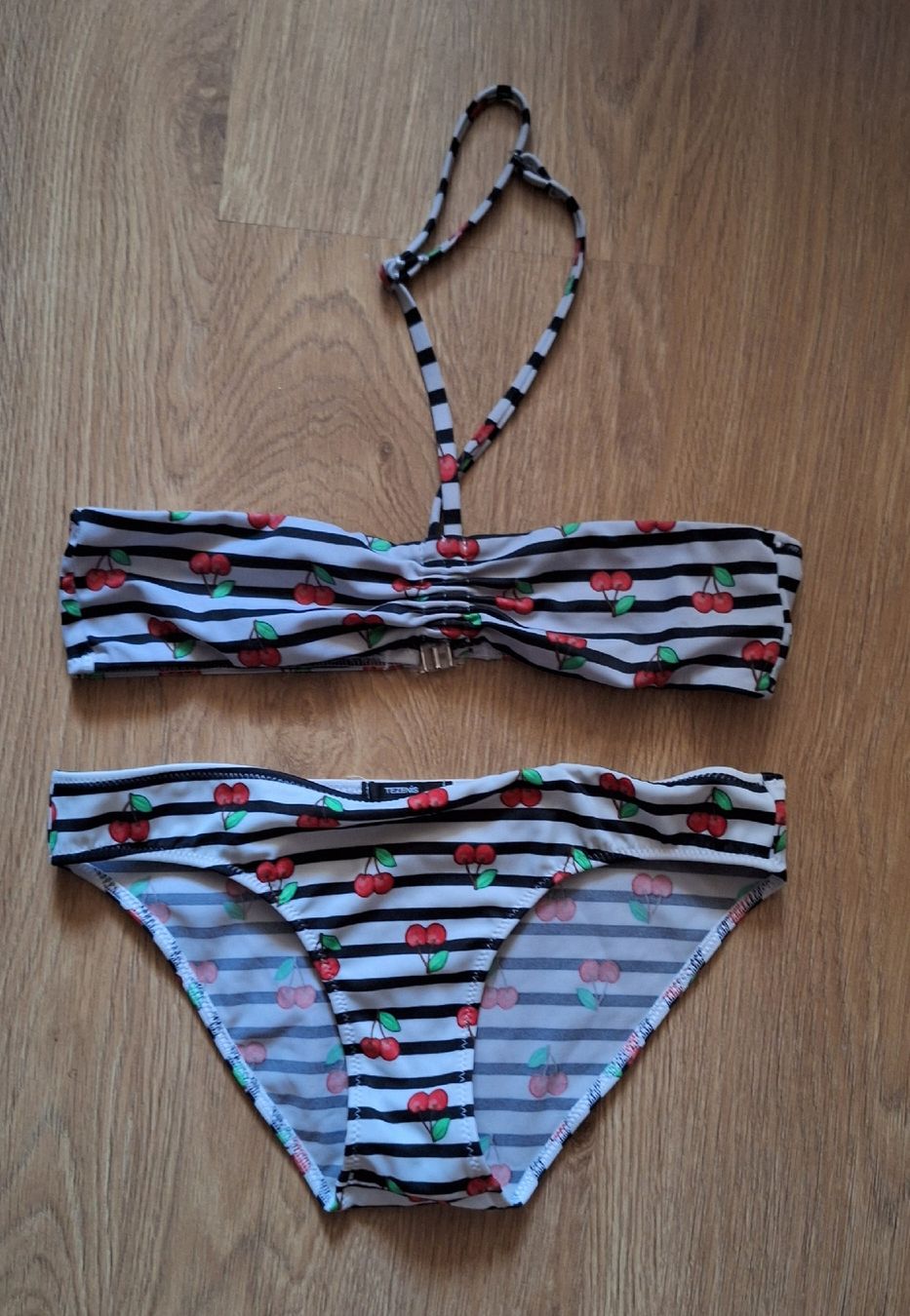 Costumi da bagno & Bikini: Bikini gestreift mit Kirschen Muster Grösse 128 – Usato da Morschach venduto da son_8fqy