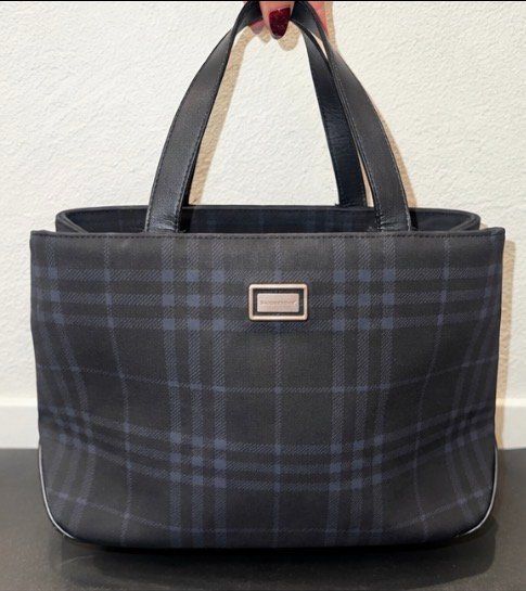 Burberry Sacs femmes: Sac Burberry Smoke – D'occasion à Romont FR par Djeb7