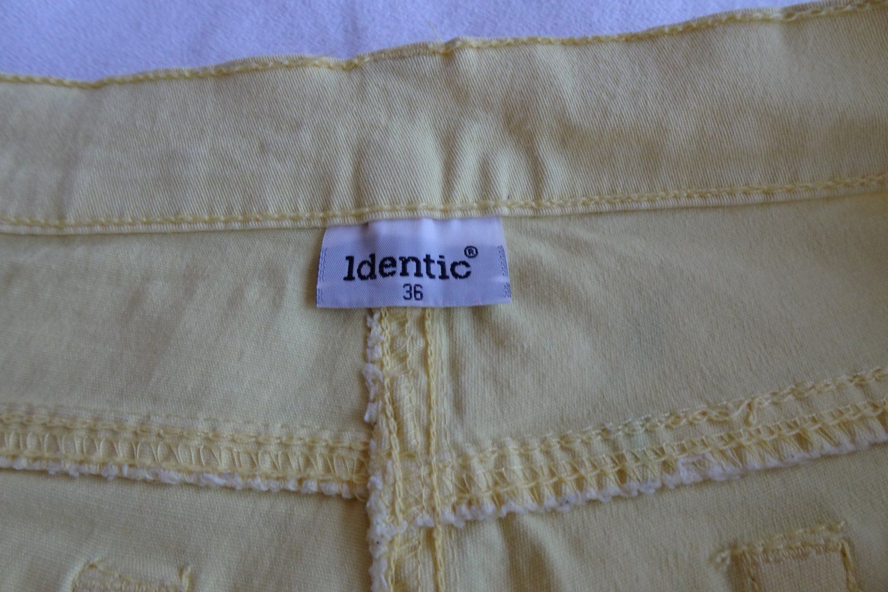 Pantaloni: Jeans gelb 7/8 lang Gr. 36 – Usato da Strengelbach venduto da schmetterling20 2