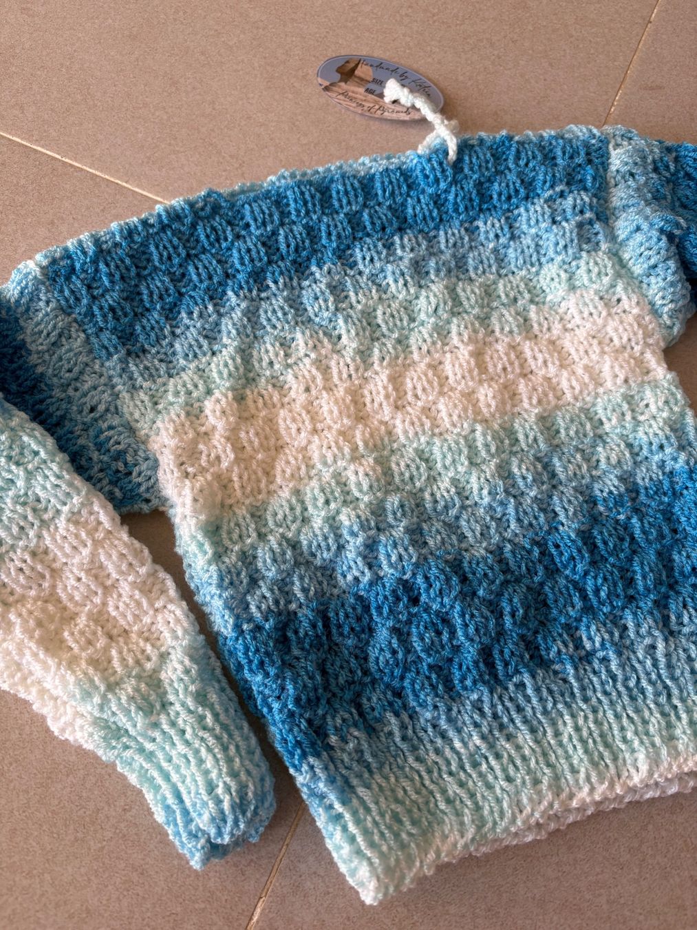 Maglioni & Felpe: Kinder Pullover blau-weis handgestrickt Grösse 80 - 1 Jahr – Nuovo e nell'imballaggio originale da Basel venduto da Tierschutz-Flohmi 1