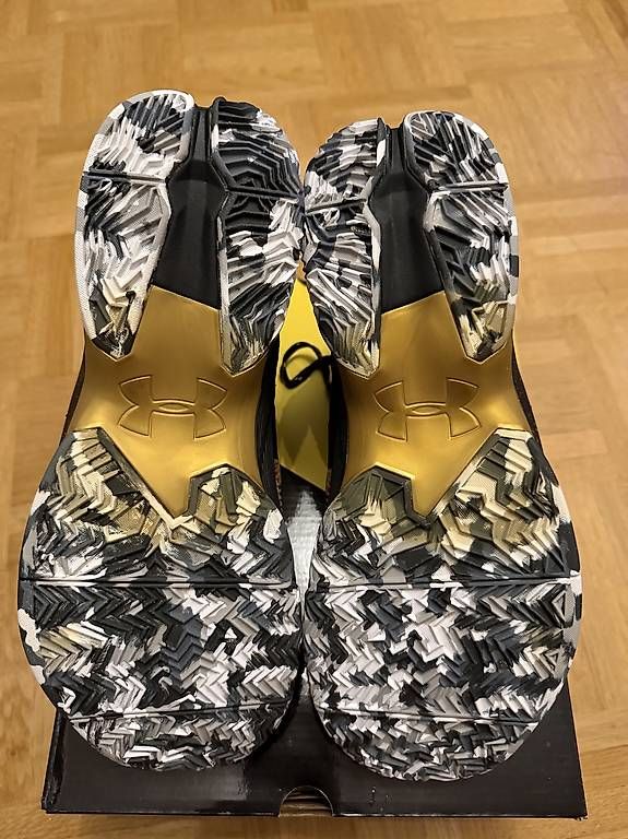 Scarpe da uomo: Under Armour Curry 2.5 Gold – Usato da Ostermundigen venduto da joh_p2q7 2