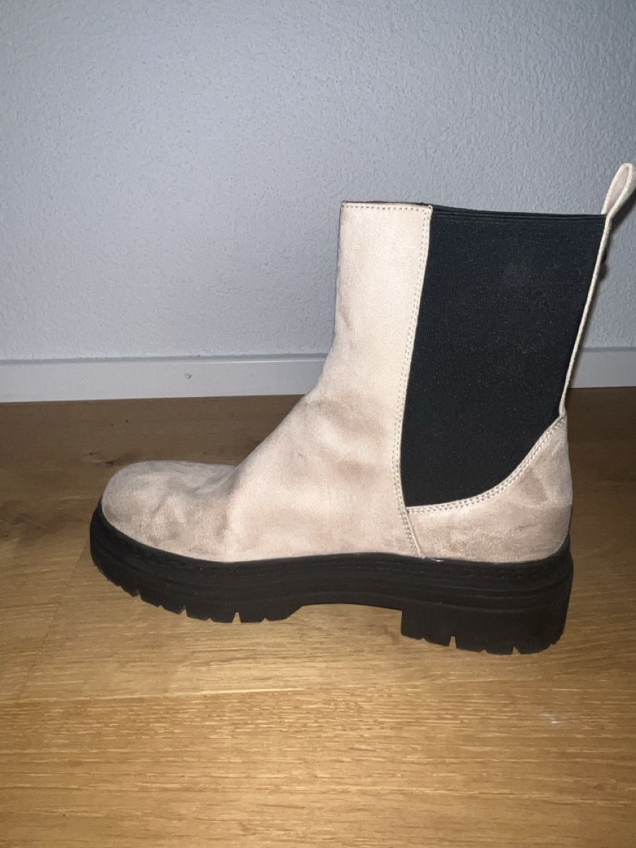 Damenschuhe: Onlygo Boots / Winterstiefem Beige Gr. 39 – Gebraucht aus Luzern von Whateverr 4