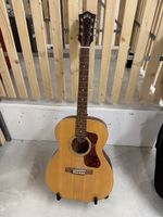Guild OM-240E Westerly Collection + Gigbag and Stand