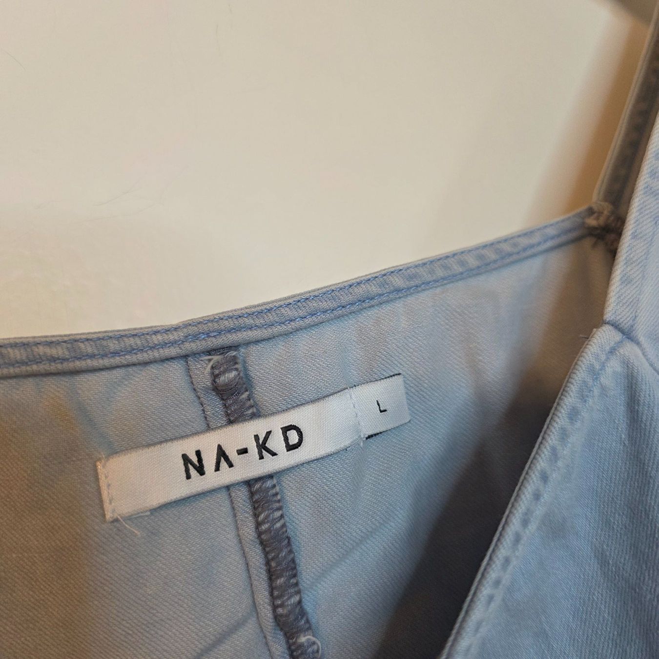 Na-kd Top: NA-KD Top 38/40 hellblau Denim Rüschen – Usato da Wald ZH venduto da CapLux 7