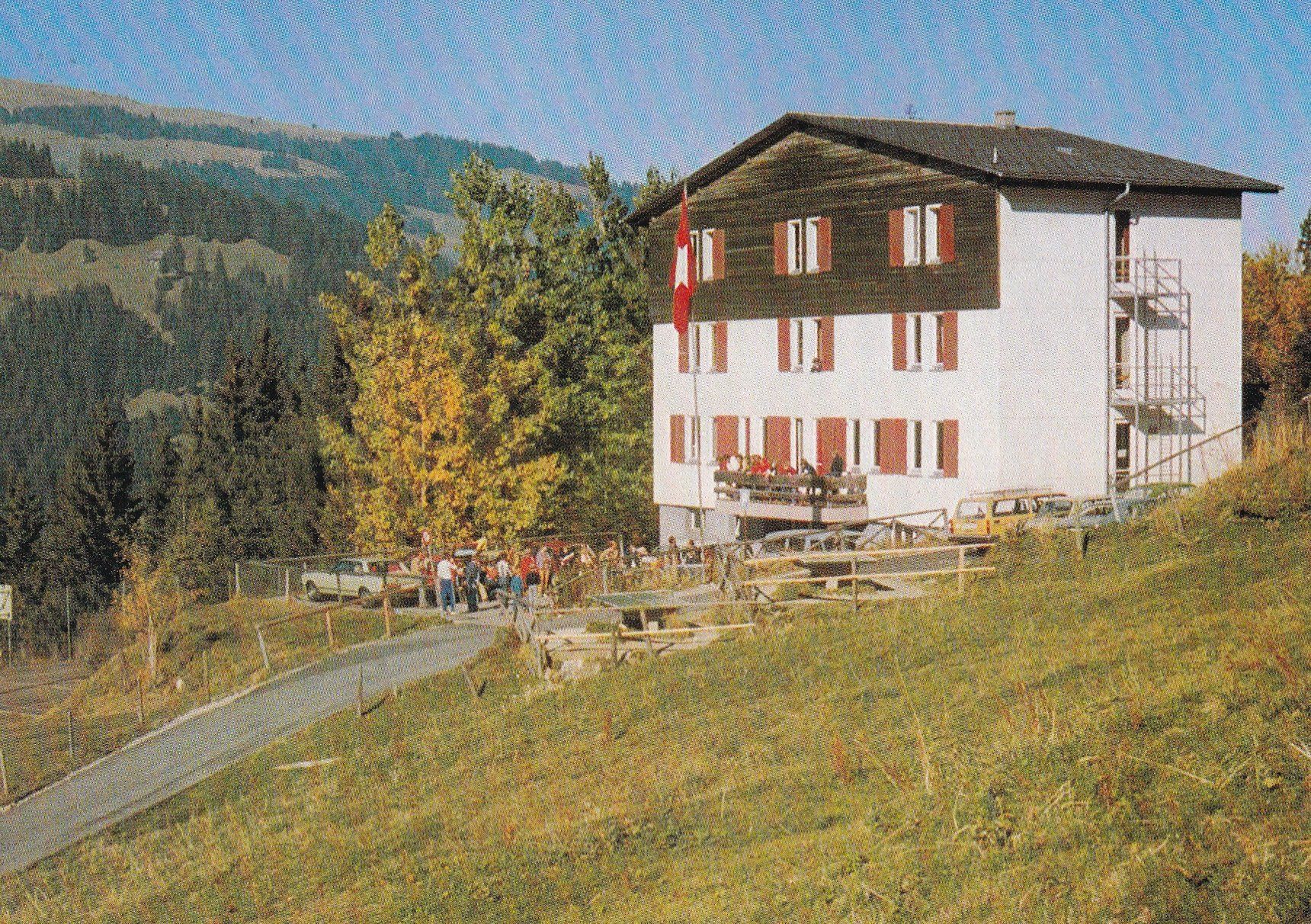 Cartoline postali: Schwarzsee FR - Haus der Jugend /ay – Usato da Hombrechtikon venduto da Rudolf07