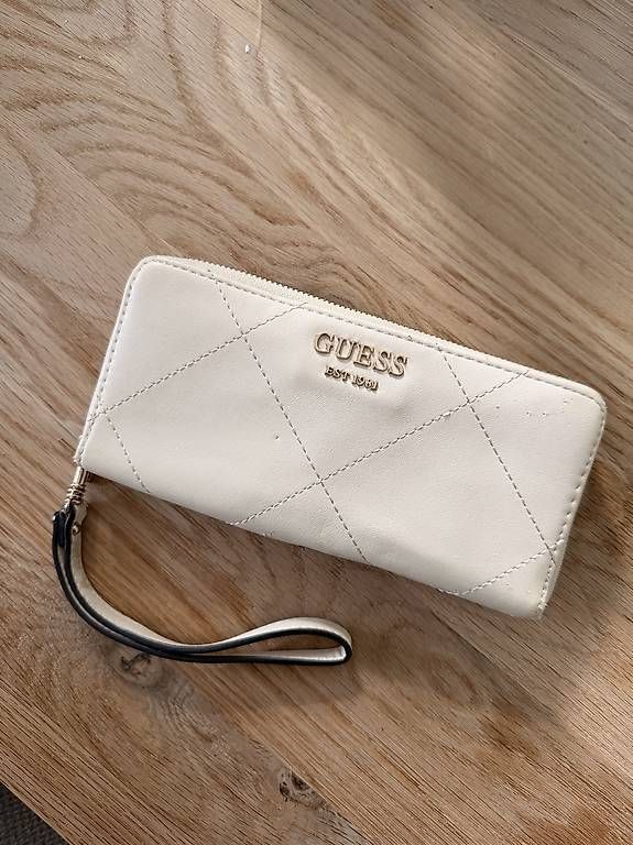 Portamonete: Guess Portemonnai – Usato da Thun venduto da jki_rg8z