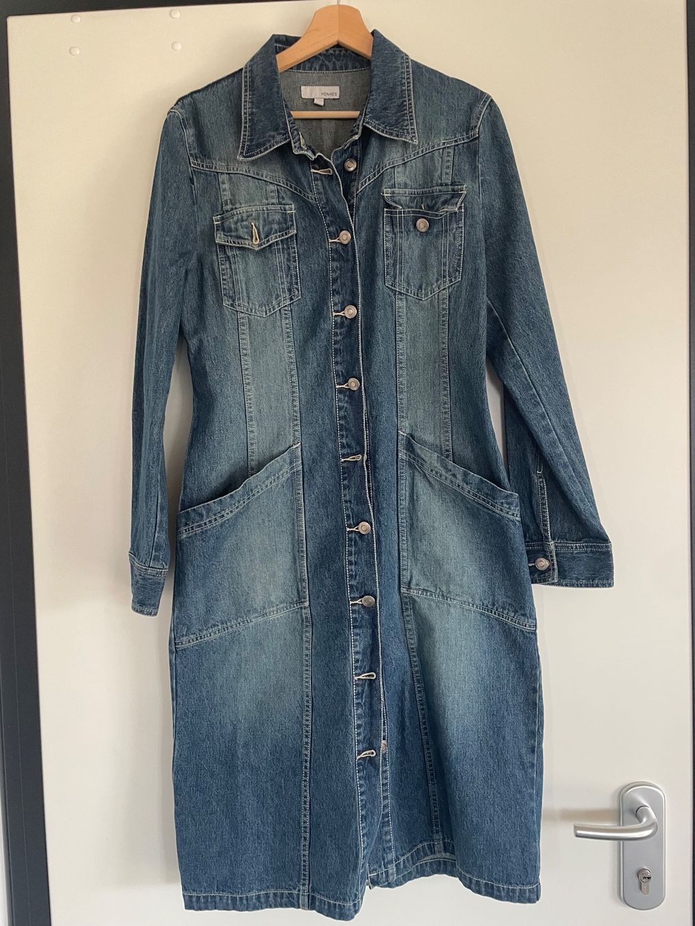 H&M Vestiti: Jeanskleid oder Mantel Hennes blau Grösse 42 – Usato da Coldrerio venduto da Theres2004