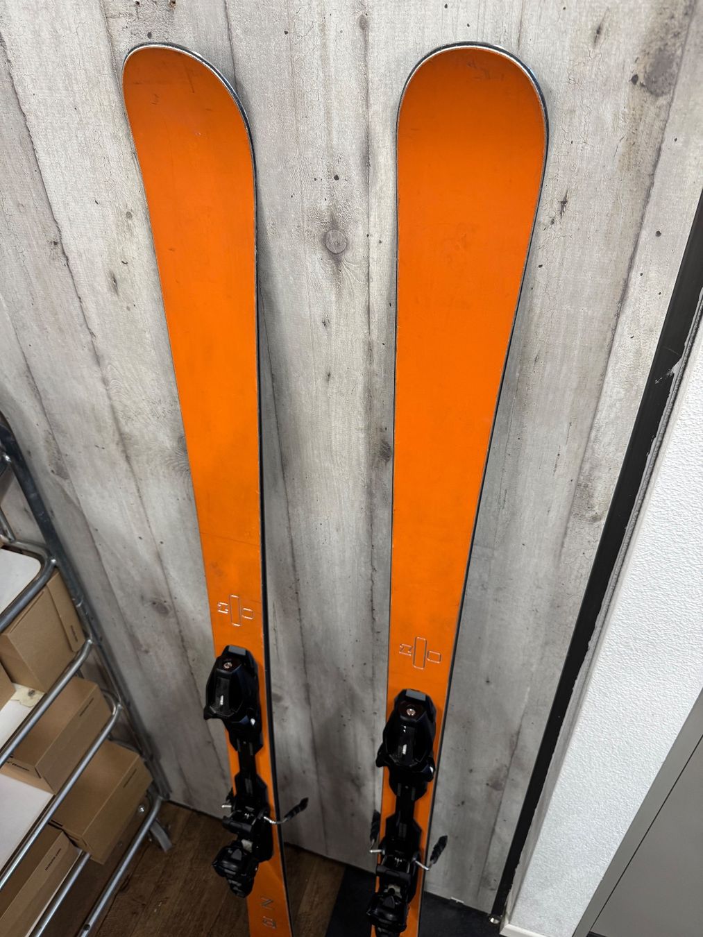 Zai Sci: ZAI Disruptor Orange 176 cm inkl. Bindung – Usato da Sursee venduto da rap_6ztg 1