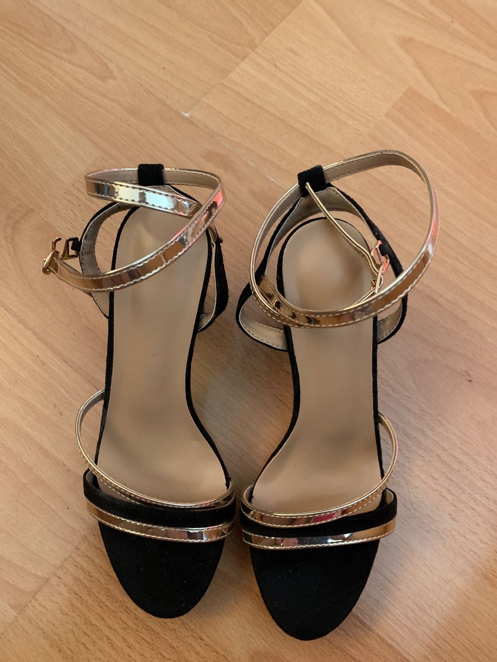 Chaussures femmes: Jolies sandales p. 36 – D'occasion à MEYRIN par Gwendo10