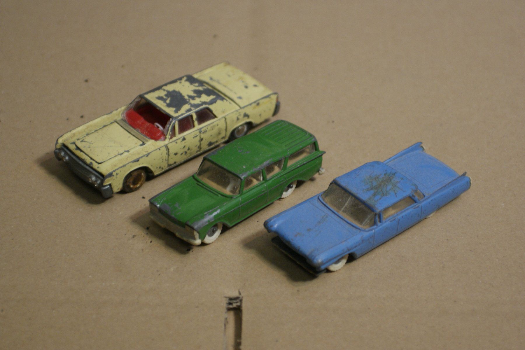 Giocattoli: (31) 3 alte Model Autos im Set – Difettoso da Buchs AG venduto da schwippschwapp