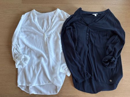 2 Blusen von Esprit blau und weiss Grösse 38