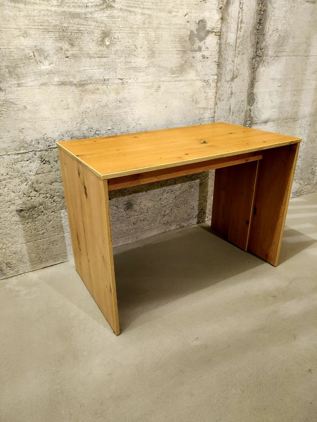 Tables: !! GRATIS !! Holztisch, hellbraun – D'occasion à Oberwil b. Zug par PaF_592 1