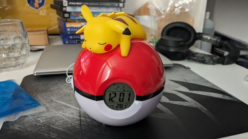Teknofun Pokemon Pikachu Pokeball Lamp Alarm Clock
