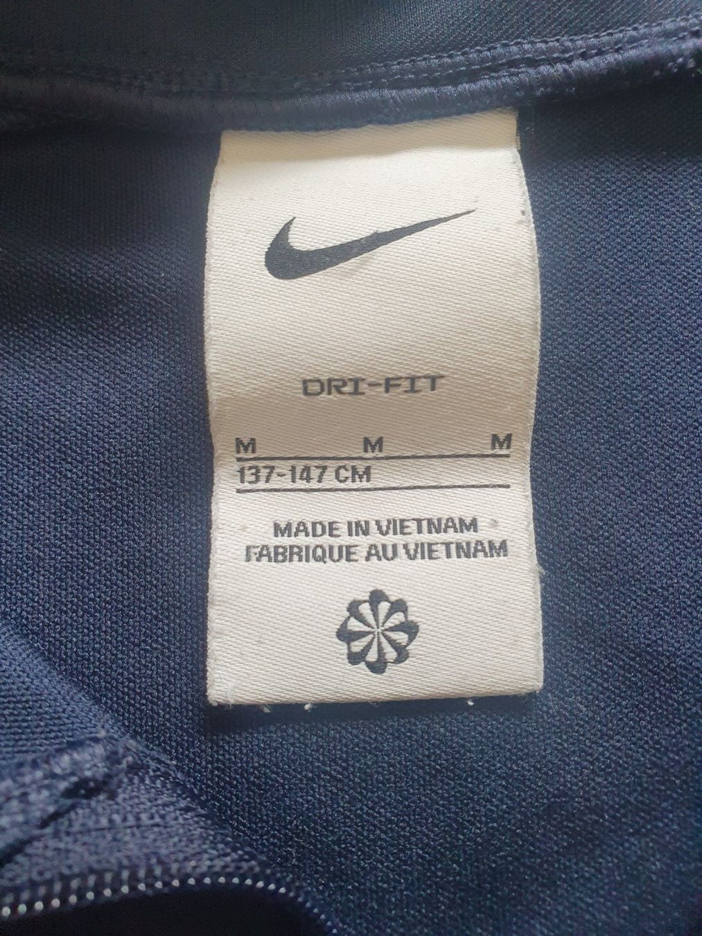 Nike Pullover & Sweatshirts: FCZ Kinder-Trainingpullover Nike Dri-Fit Grösse M dunkelblau – Gebraucht aus Zürich von Kadija6 2
