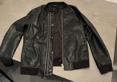 Schwarze Kunstlederjacke, Grösse XL, neuwertig!