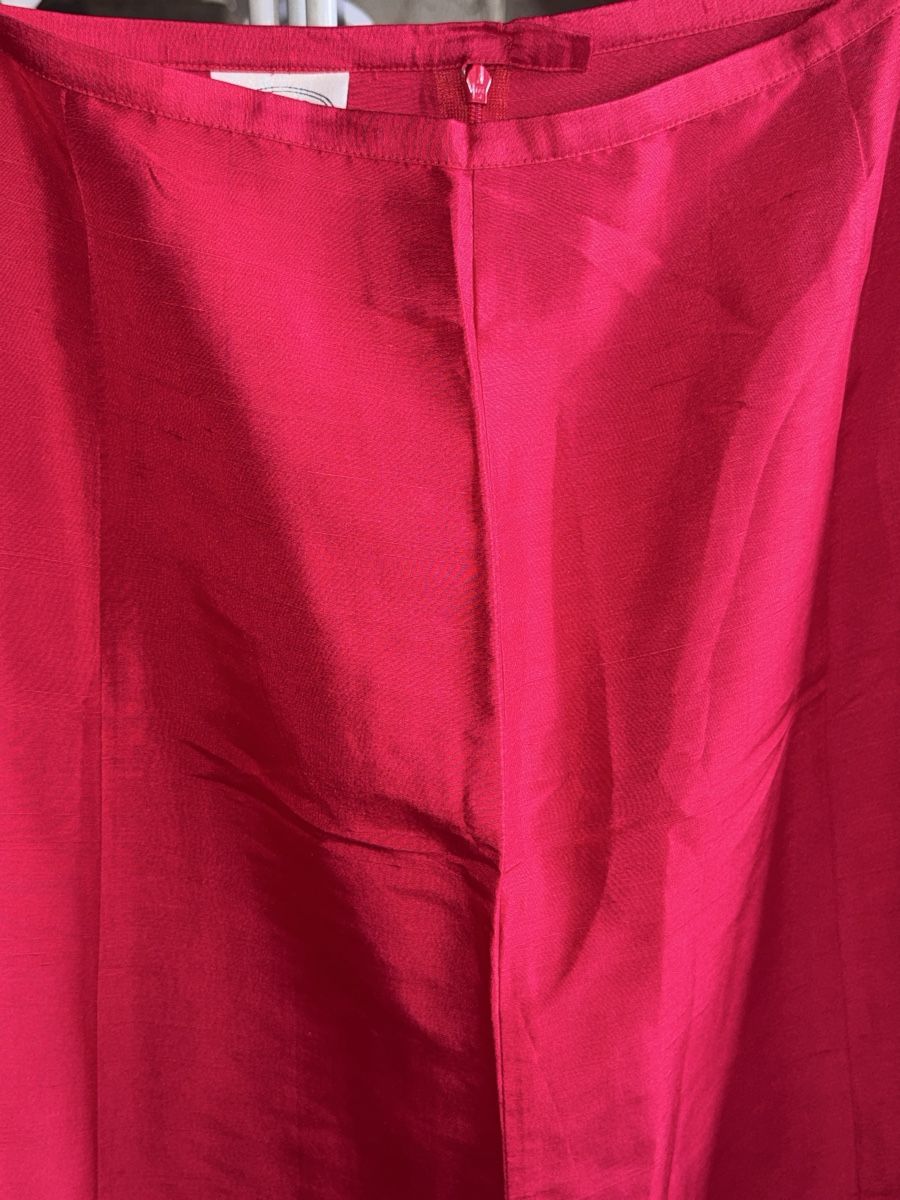 Laura Ashley Gonne: Laura Ashley Red Silk Skirt – Nuovo (secondo la descrizione) da Montreux venduto da Yss_Boutiqu3 2