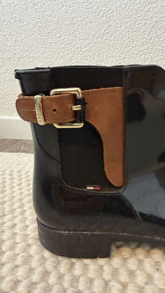 Tommy Hilfiger Scarpe da donna: Tommy Hilfiger Black Rain Boots, Size 41 worn! – Difettoso da Zürich venduto da kor_pm27 7