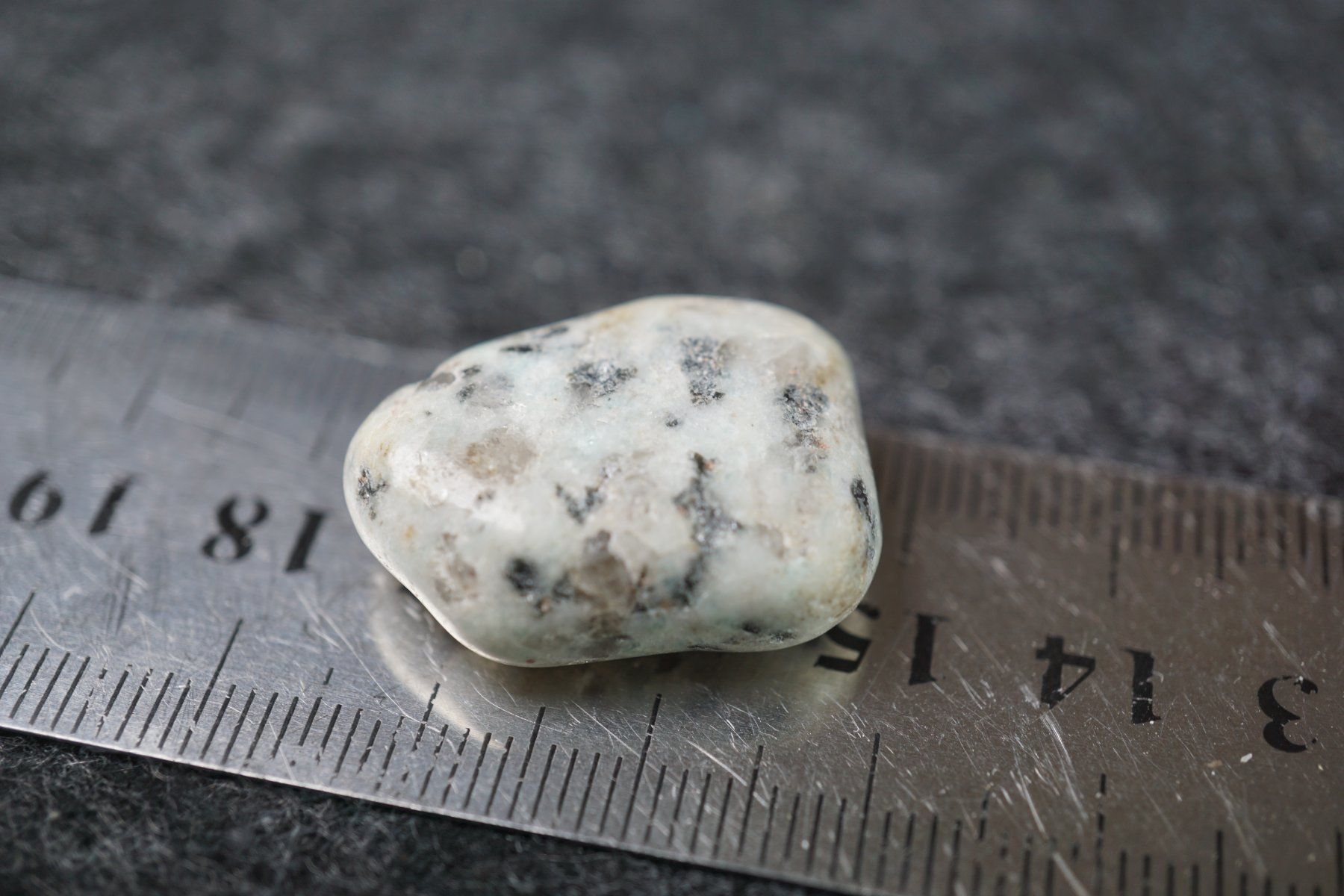 Mineralien & Heilsteine: Kiwi Stone  Trommelstein  ab 1.- – Neu und originalverpackt aus Eschenbach SG von  2