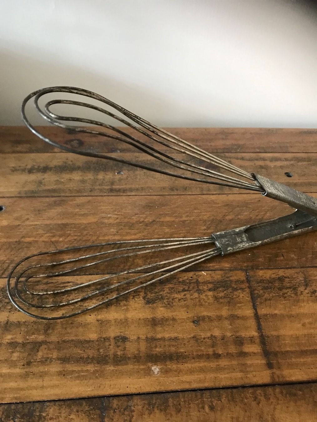 Elettrodomestici da cucina: Alter Tellerbesen Flachschneebesen Küchenzange – Usato da Rapperswil SG venduto da cosiba01