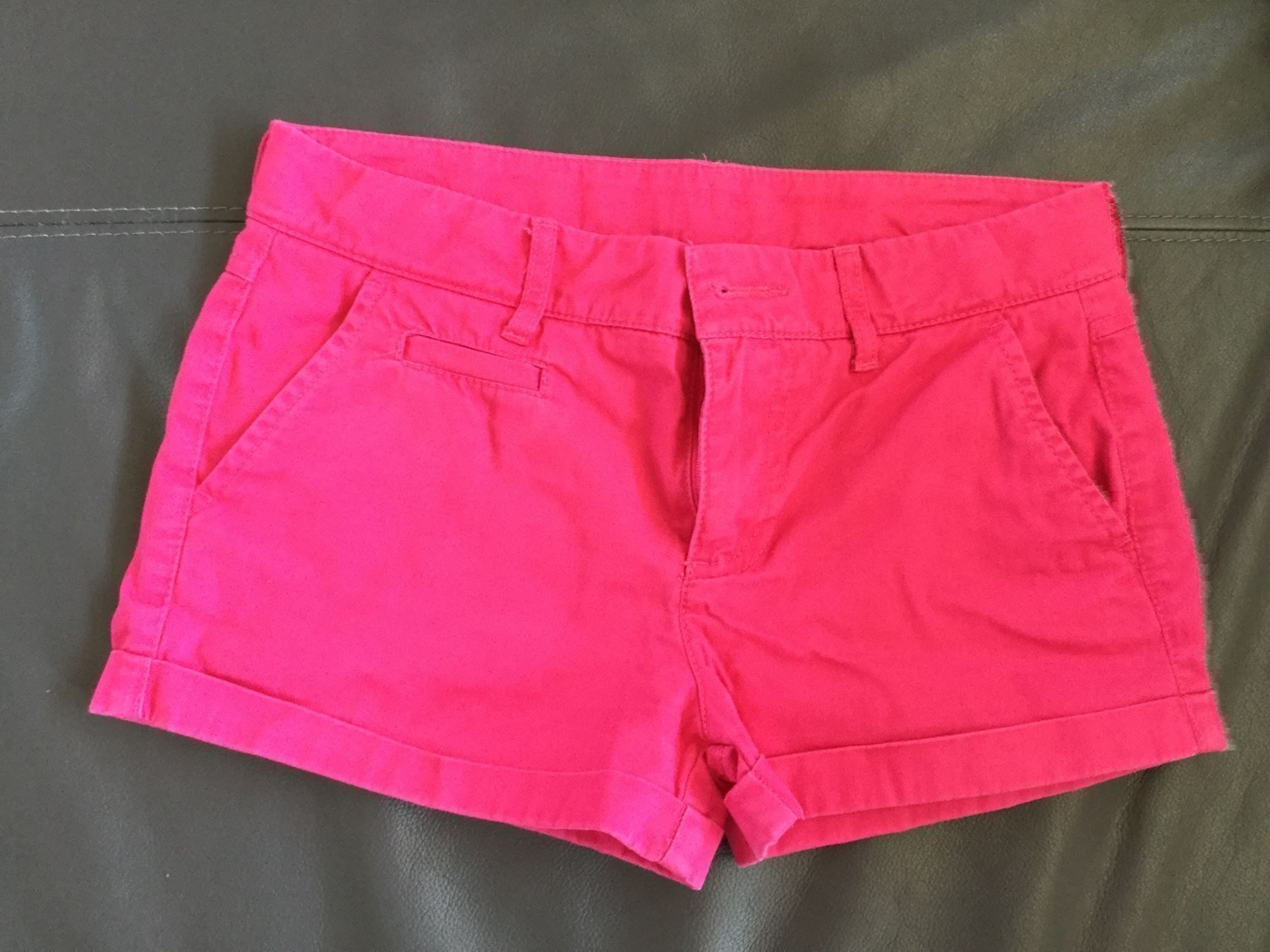 Benetton Pantaloni: Shorts pink – Usato da Horw venduto da Benny017