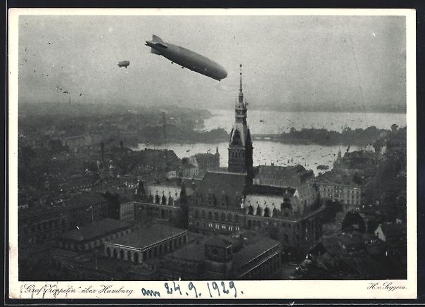 Foto & Poster: Hamburg, Luftschiff Graf Zeppelin über  – Usato da Berlin venduto da bartko-reher
