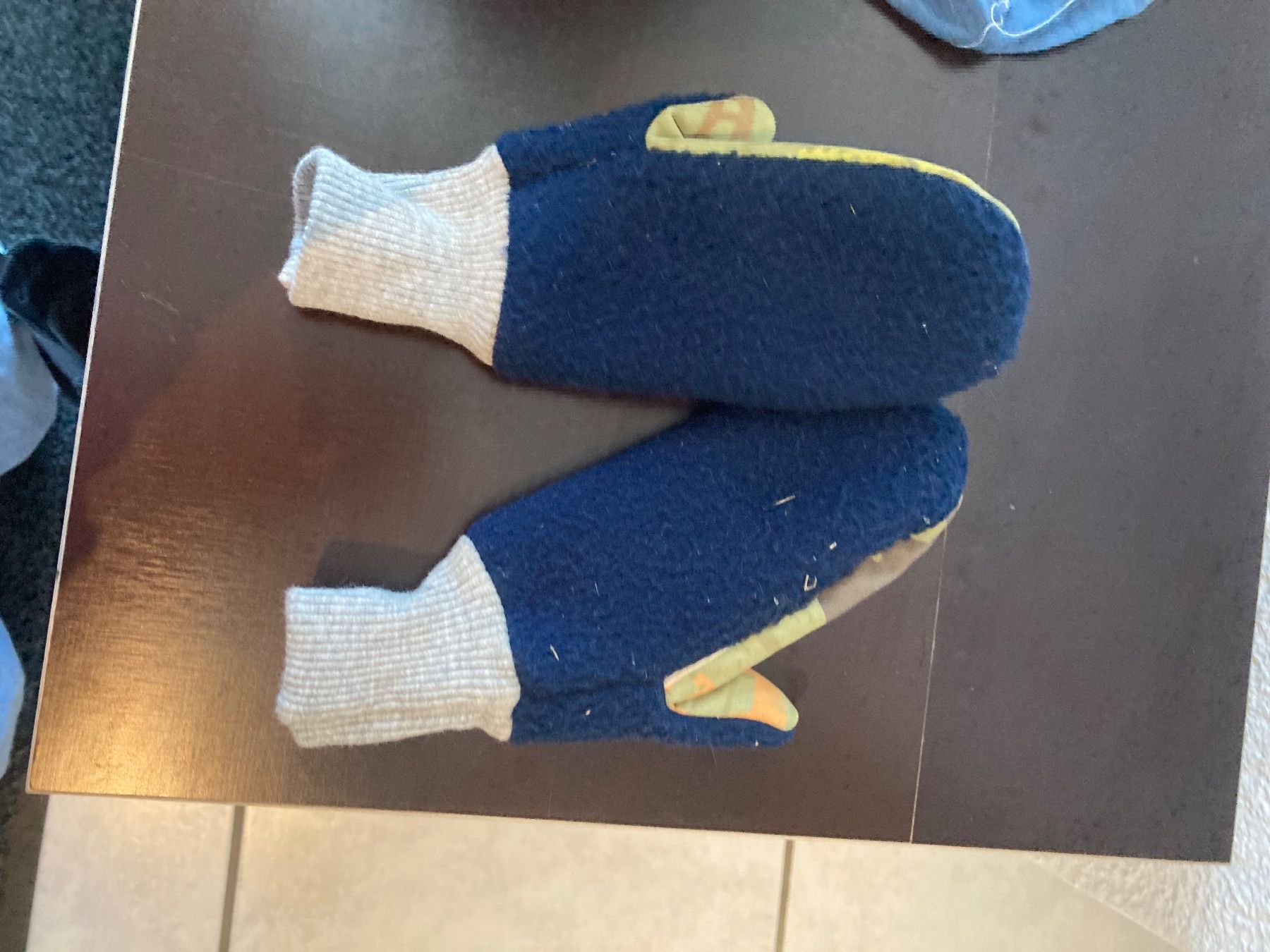 Guanti: Kinderhandschuhe Gr 3-4 Jahre – Usato da Menziken venduto da Ale.burri 1