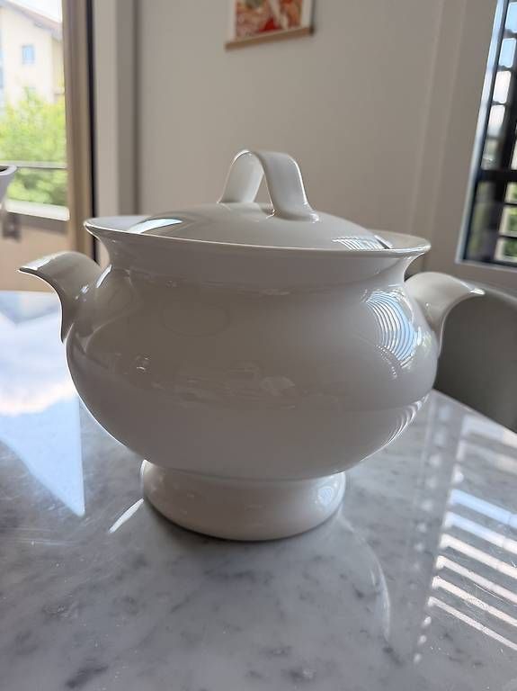 Coupes: Villeroy & Boch Suppenterrine mit Deckel – D'occasion à Adligenswil par TST04