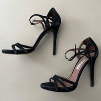 TABITHA SIMMONS Veloursleder Sandalen 🖤