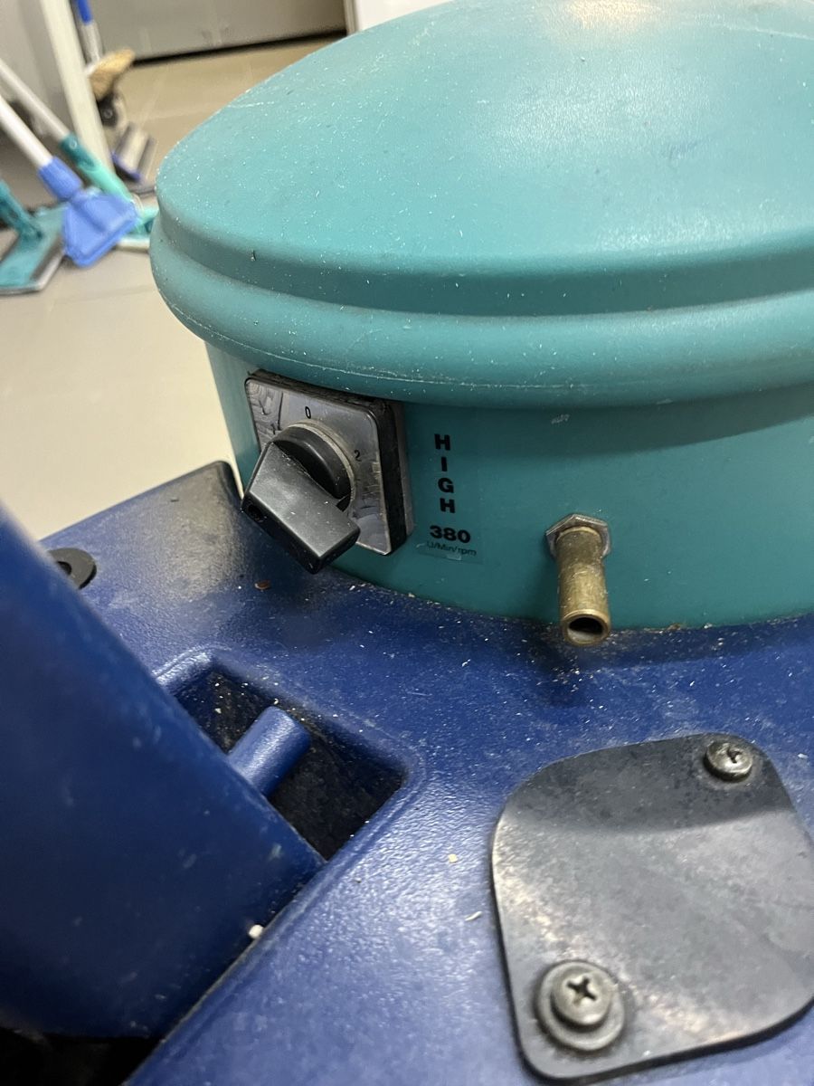 Wetrok Tutte le macchine: Wetrok Bodenmaschine – Usato da Neerach venduto da fuz_8d7l 8