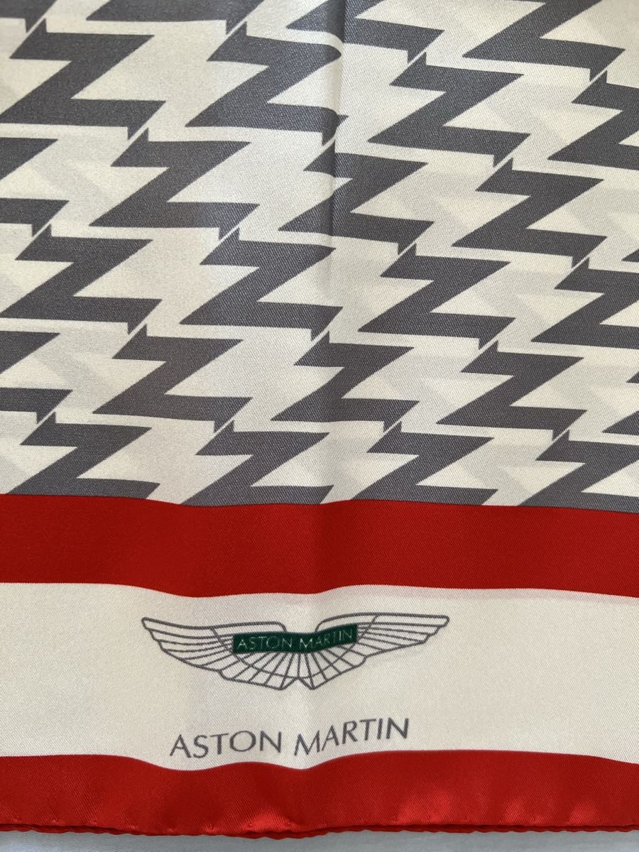 Foulards, Tücher & Schals: Carré soie Aston Martin Genève  – Neu und originalverpackt aus Territet von miryamv