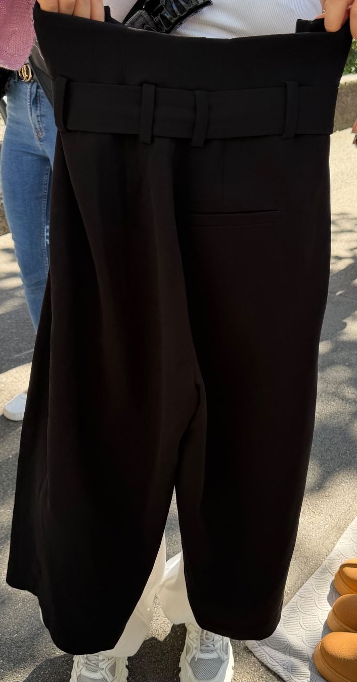 Cos Pantaloni: Stoffhose COS mit Bindegürtel schwarz Grösse 38 – Usato da Basel venduto da annakati 1