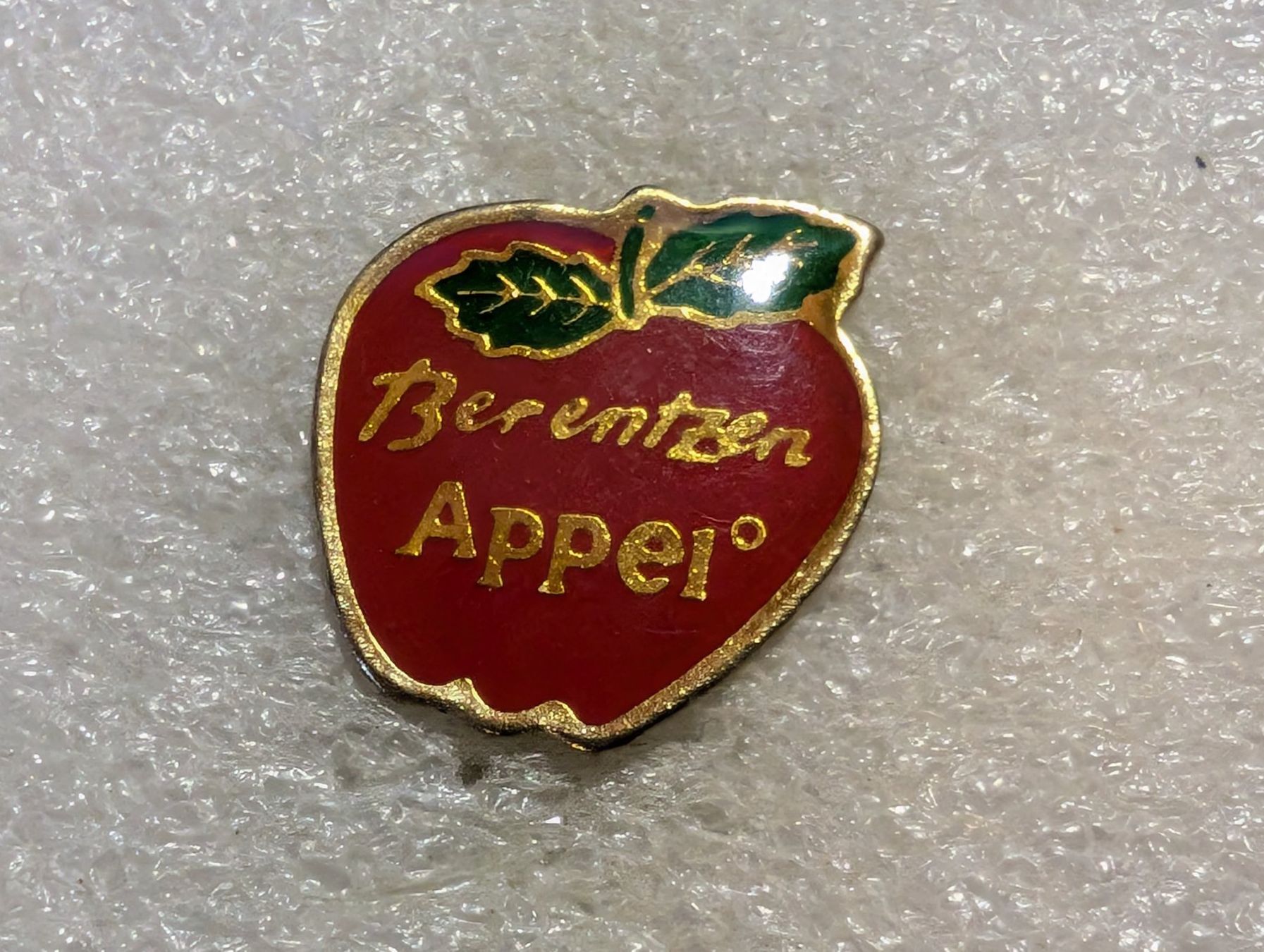 Placchette & Badge: Ansteckpin 131: Appel – Usato da Oppligen venduto da Pin-Fall-Shop