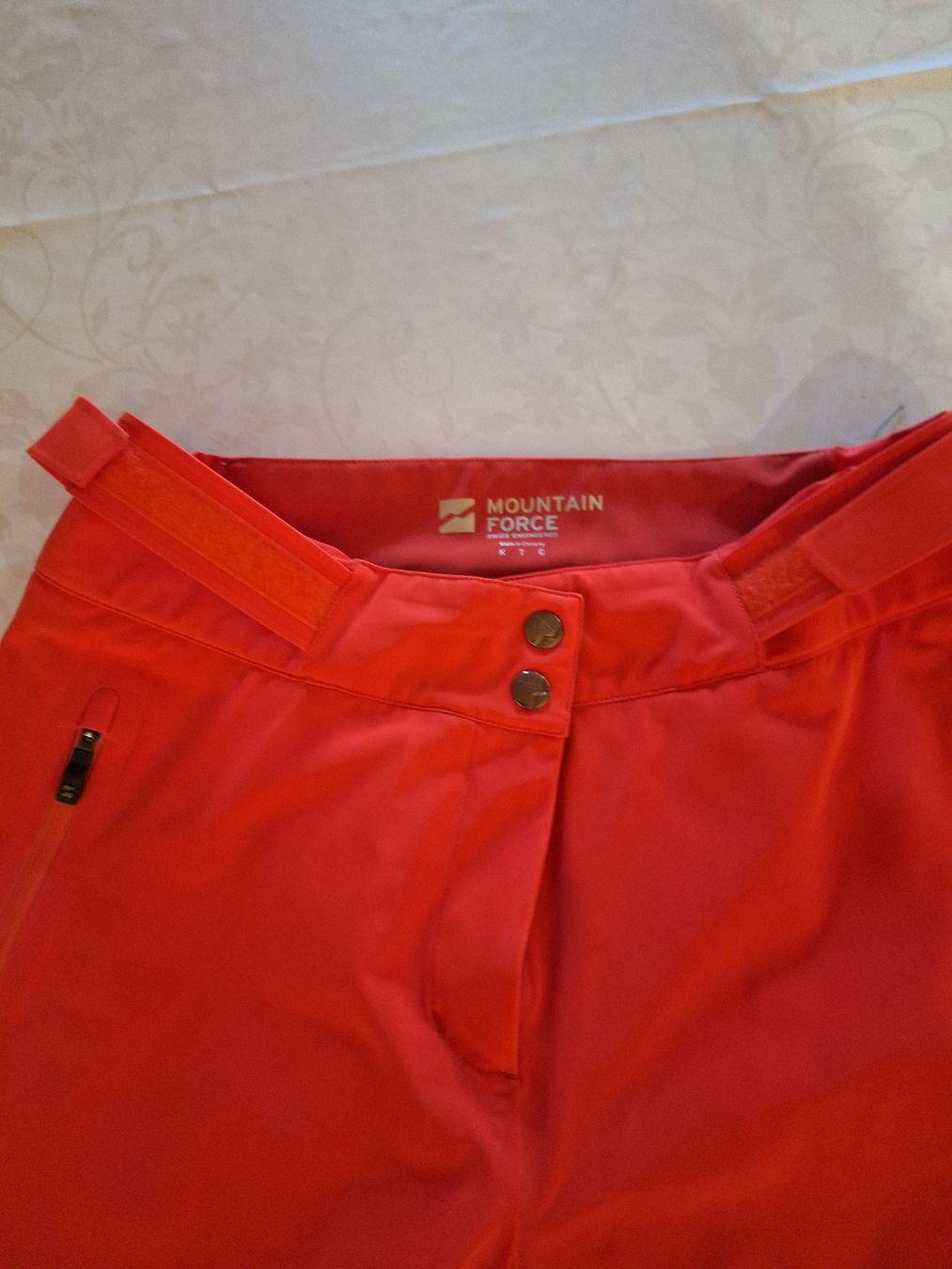 Mountain Force Hosen: Mountain Force Damenskihose, Grösse 40. Rot – Gebraucht aus Glattbrugg von Rene1766 1
