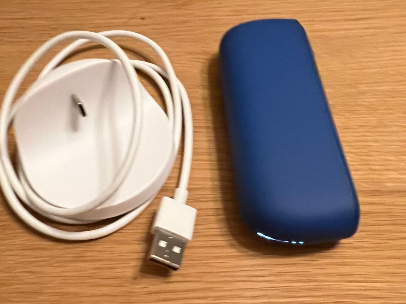 Iqos Altri Prodotti per fumatori: IQOS Iluma mit Ladestation – Usato da Stäfa venduto da PatrickOO7 1
