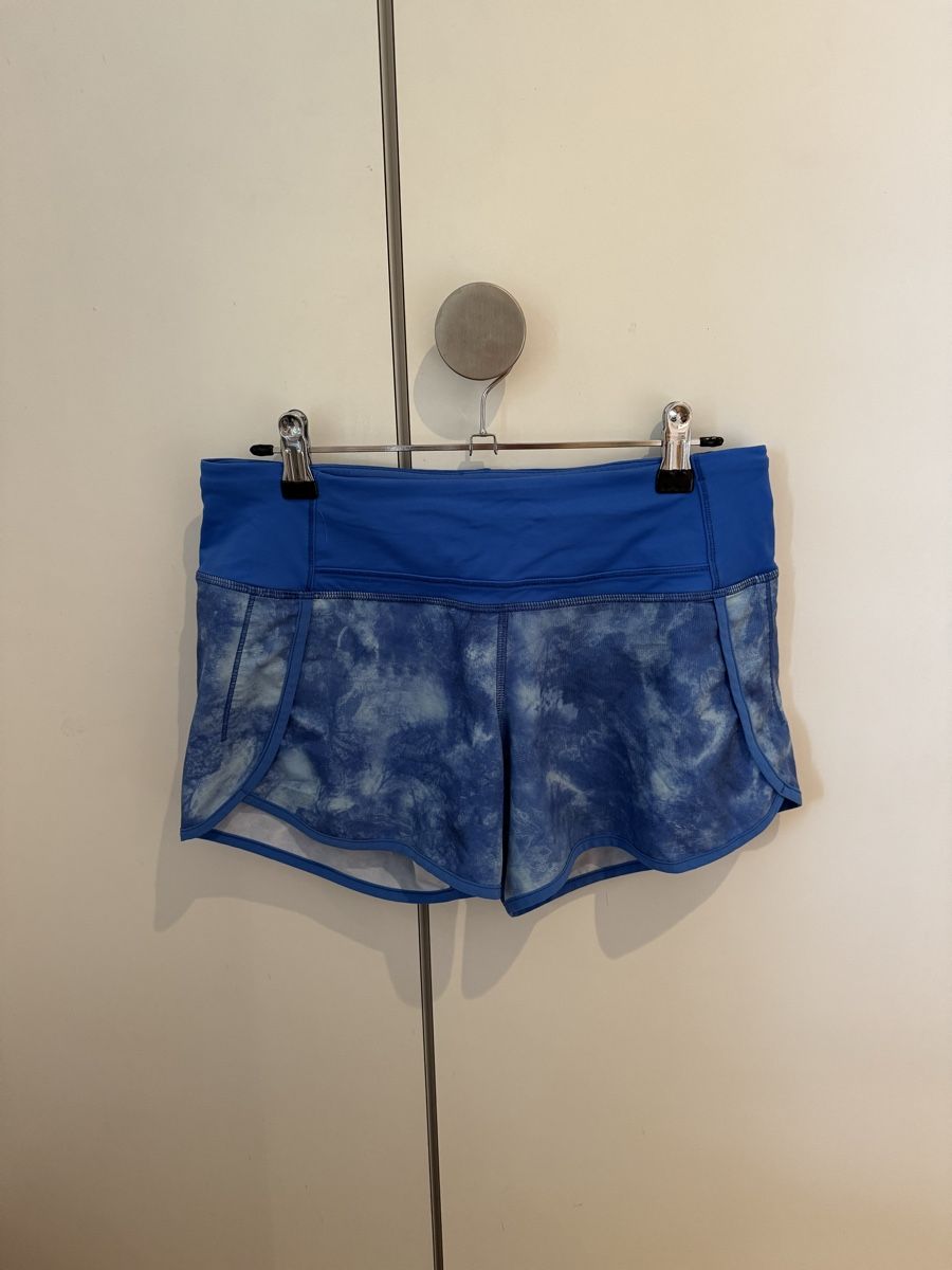 Lululemon Pantalons: Lululemon Running Shorts - Size US 4 (36) – D'occasion à Küsnacht ZH par lia_lf7y
