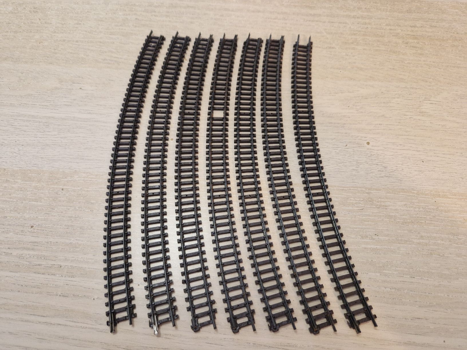 Arnold Modellini di ferrovie: Arnold N 7 x 0163 Gebogenes gleis – Usato da St-Aubin-Sauges venduto da tantome