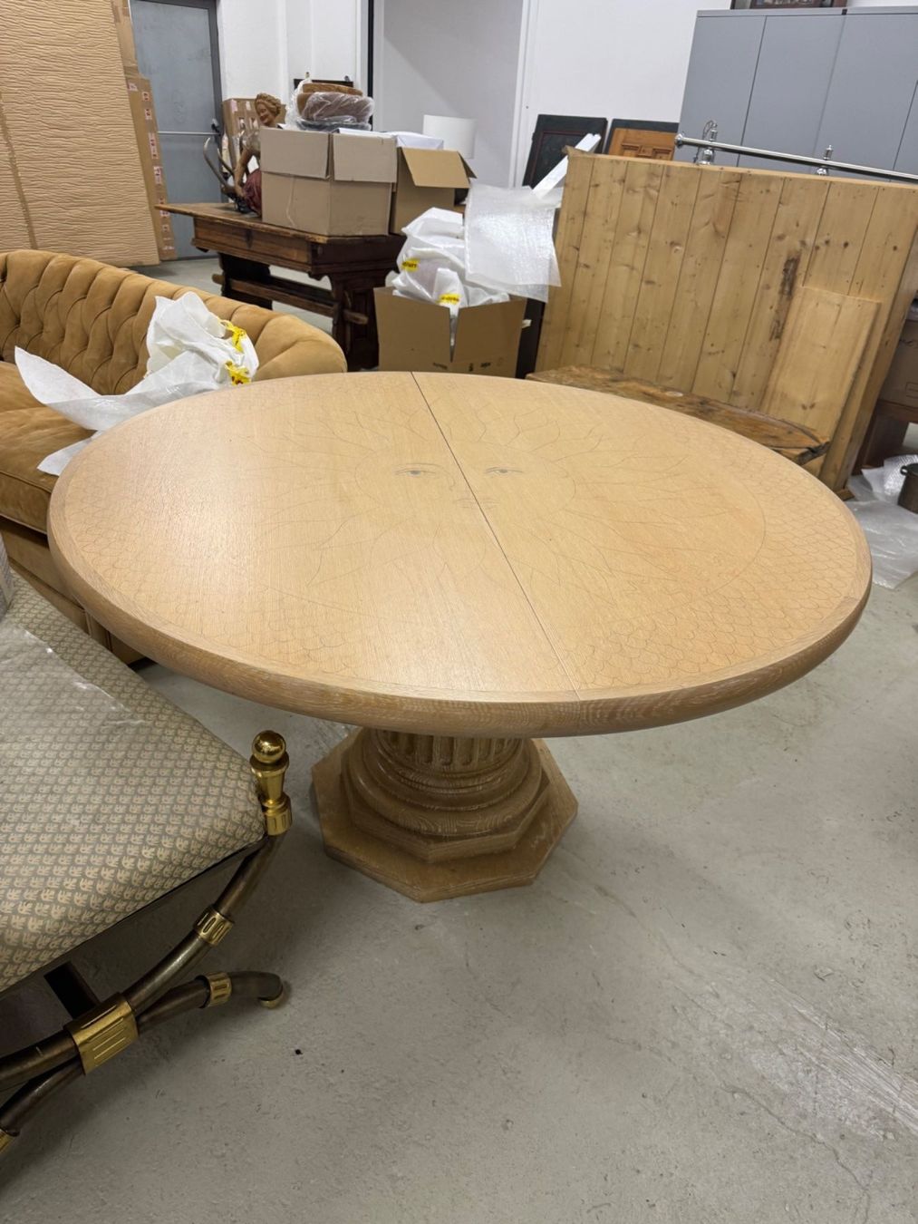 Tavoli: Beautiful Custom-Built Ribbed Column Dining Table – Usato da Gsteig b. Gstaad venduto da Auctionly