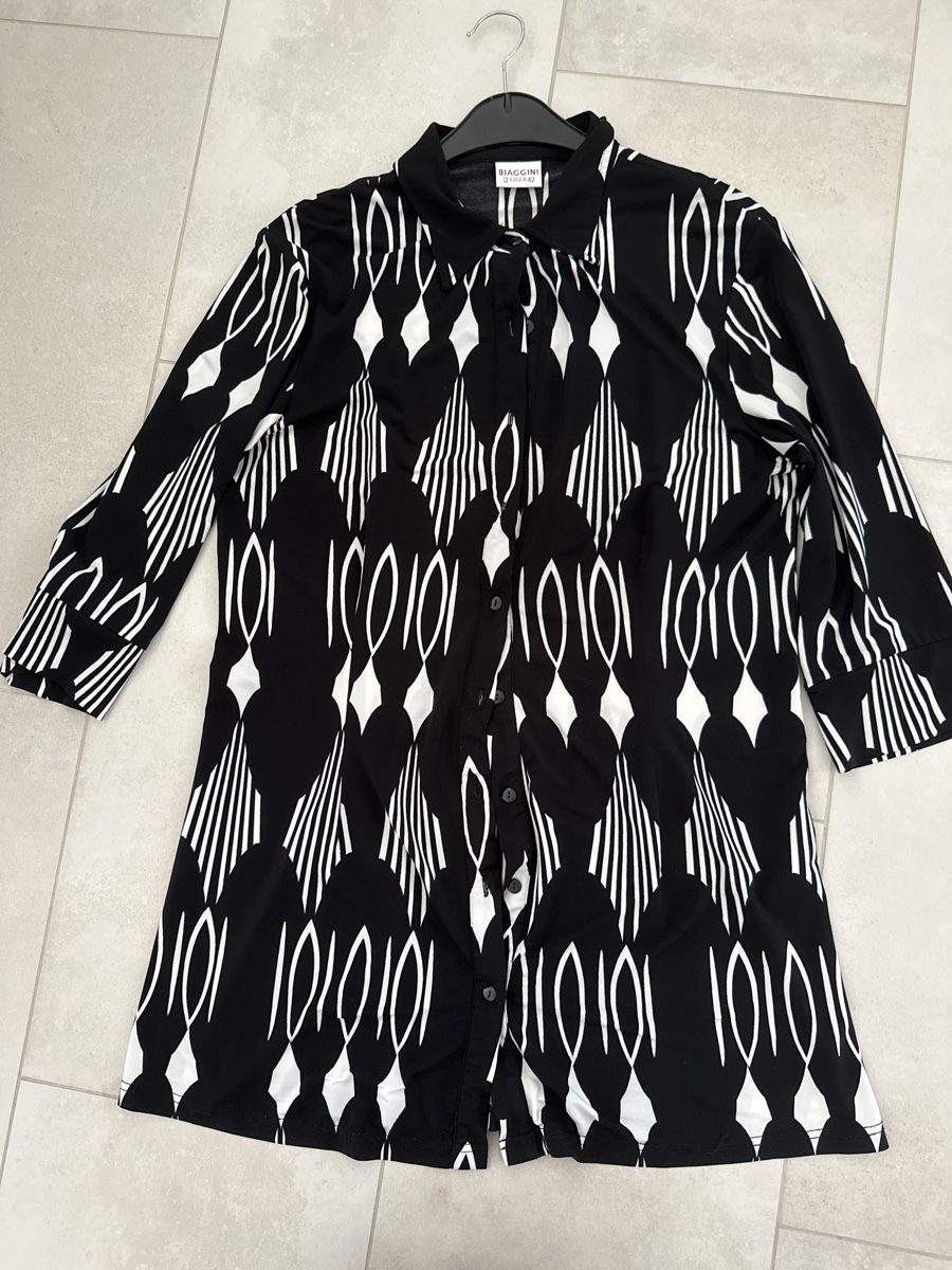 Blusen: Damen Bluse schwarz / weiss – Gebraucht aus Zug von Hehe