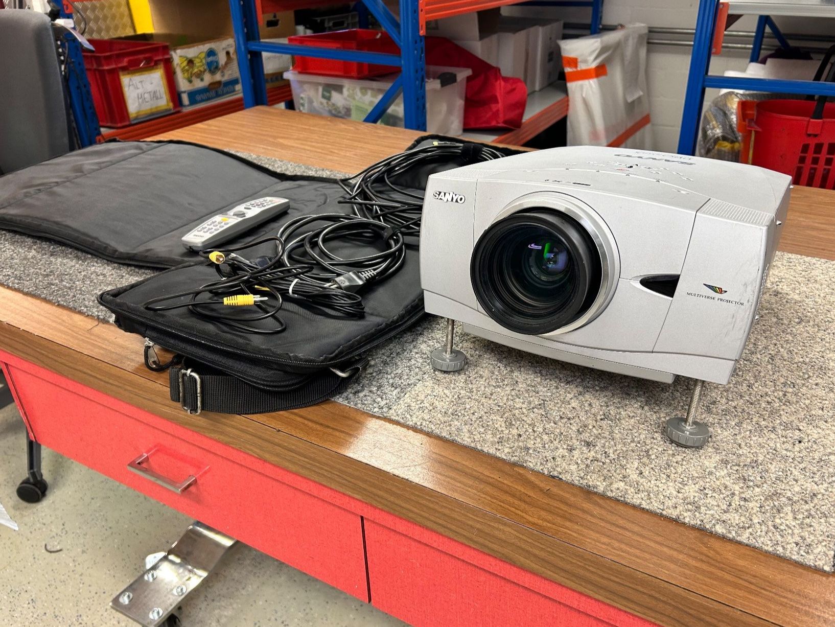 Sanyo Videoprojektoren: Sanyo PLC-XP56 Projector  Beamer – Gebraucht aus Malters von DPHandel