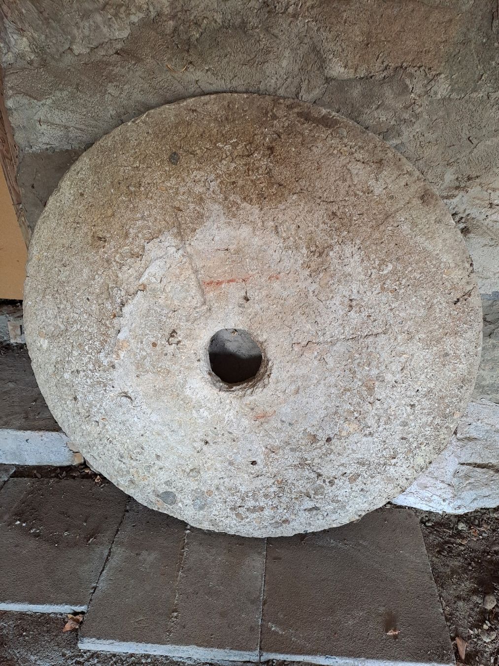 Piatti di portata: Alte Betontischplatte – Usato da Belp venduto da jkunzi 3
