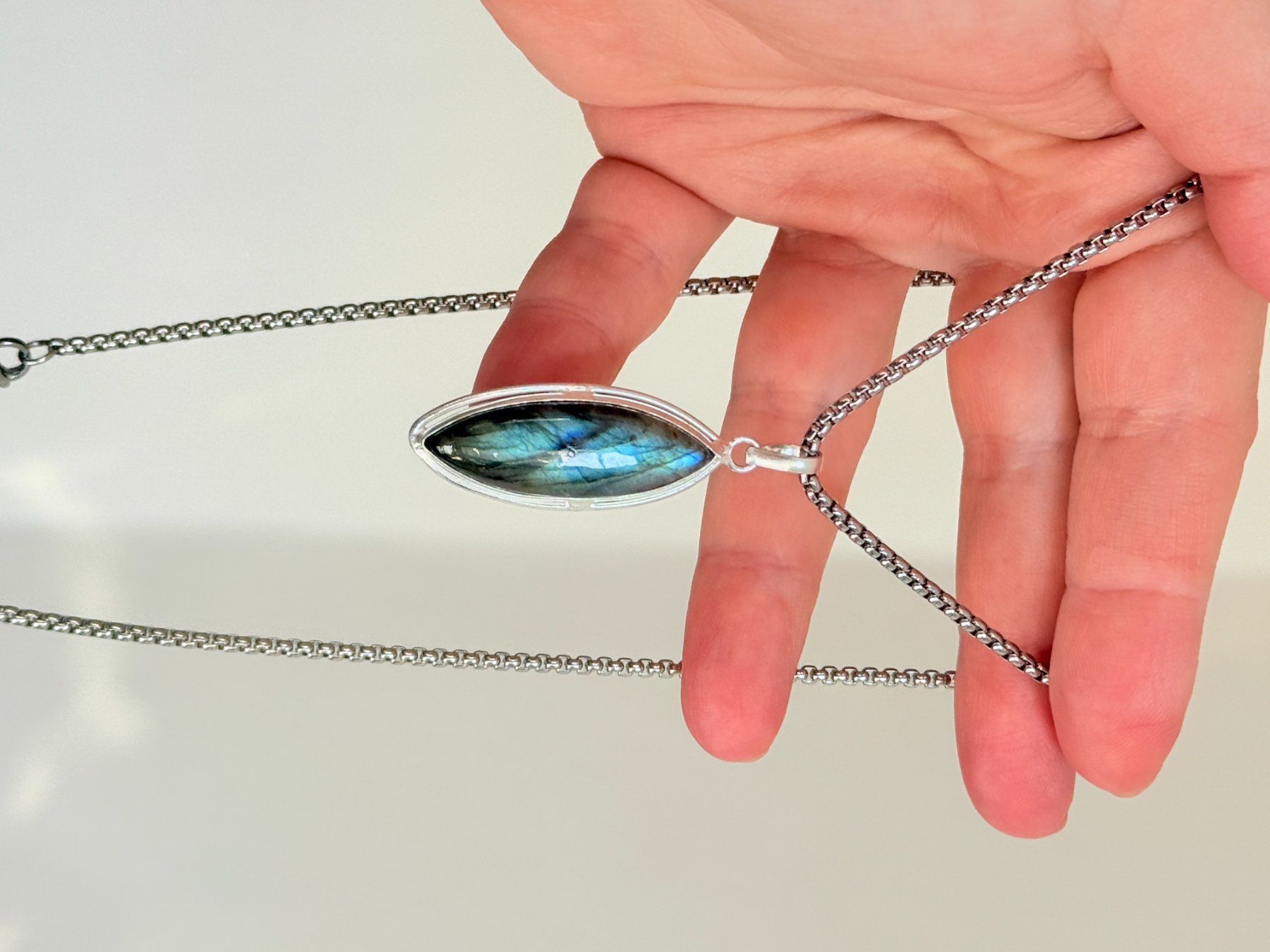 Catenine: Collier Labradorite neuf - Pierre de lune rare – Nuovo e nell'imballaggio originale da Genève venduto da AGBERG 4