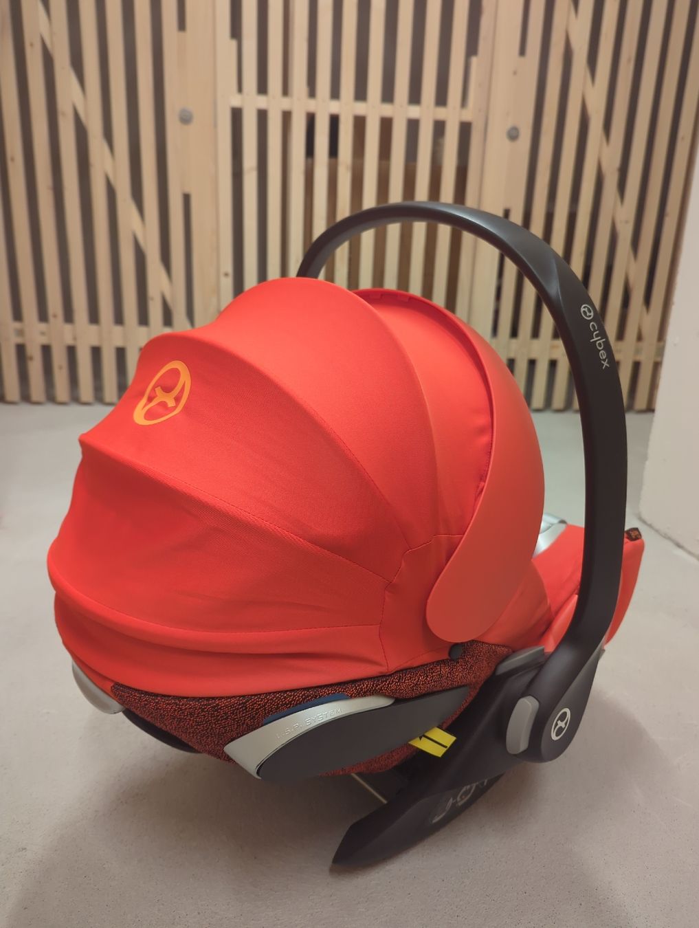 Cybex Seggiolini per auto: Cybex Babyschale mit Neugeborenen Einsatz – Usato da Buchs Sg venduto da chr_mrj9 1