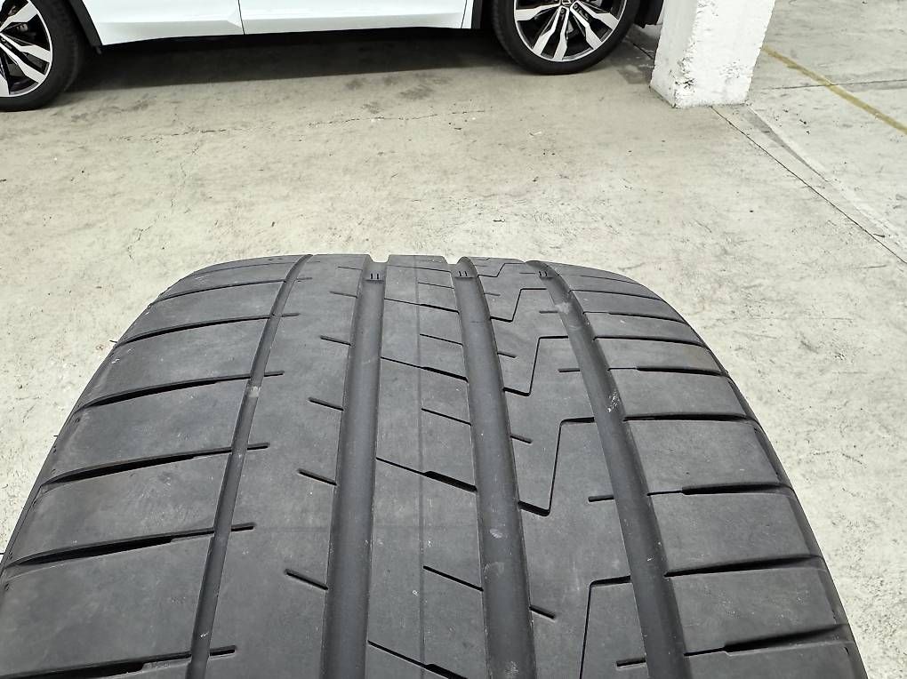 Pneumatici & Ruote complete: Hankook Reifen 2x 305-30-21  – Usato da Schaffhausen venduto da Z5S 2