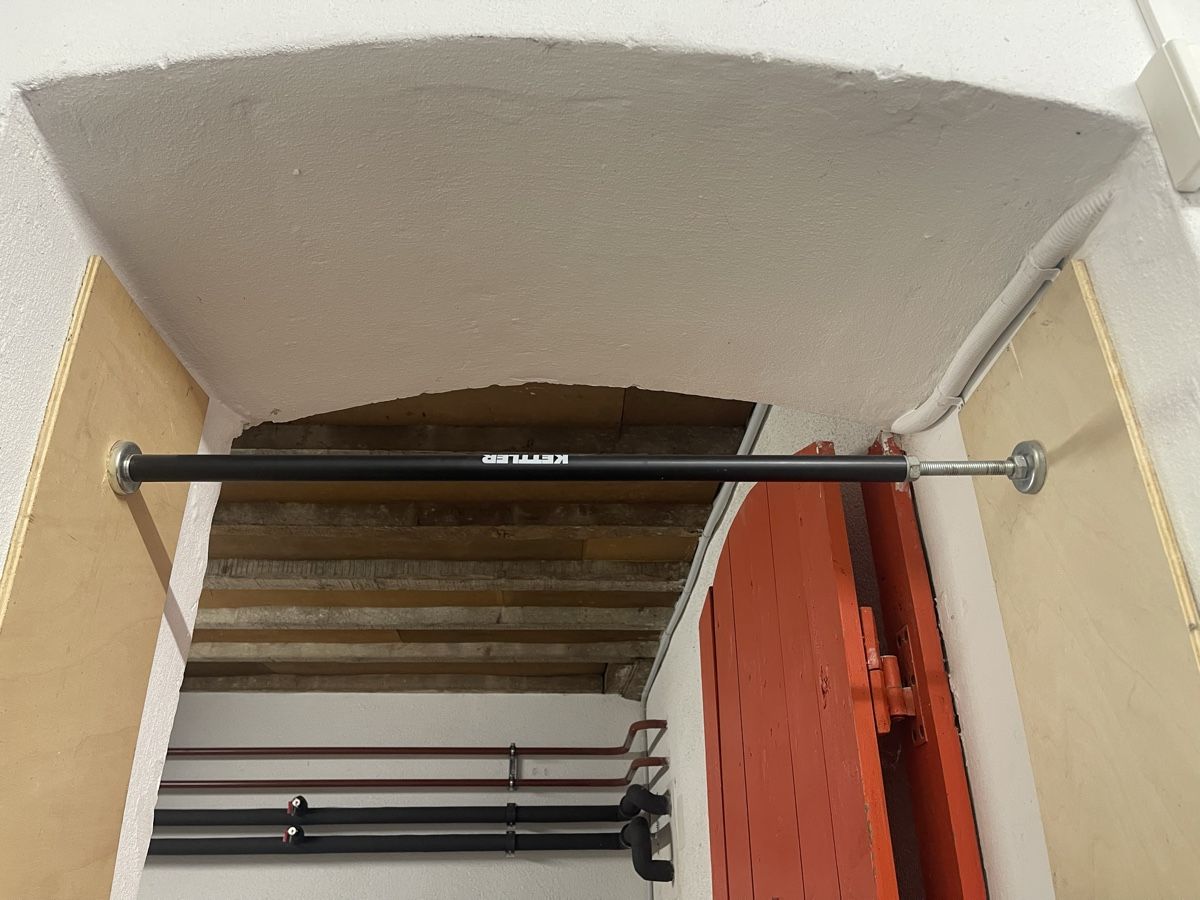 Kettler Hometrainer:  Einspannbare Klimmzugstange Kettler – Gebraucht aus Basel von eppi